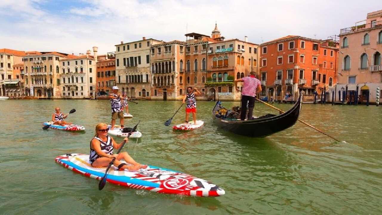 Entertainment On Venice Italy